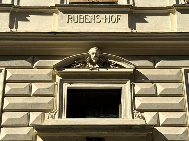 Penthouse mit 2 Terrassen und großes Potenzial im Wiener Altbau / Penthouse with 2 terraces and high Potential in Viennese Century building /