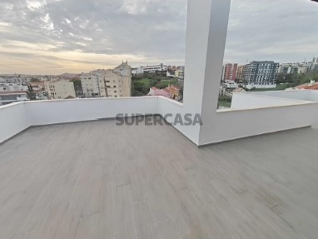 Penthouse, no ultimo piso, com terraço/varanda de 85 m2, Odivelas
