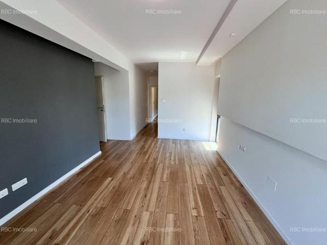 Penthouse semimobilat cu 4 camere terasa si garaj