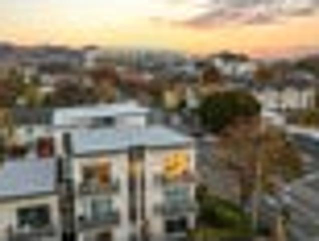 Penthouse Position! UNDER OFFER!
