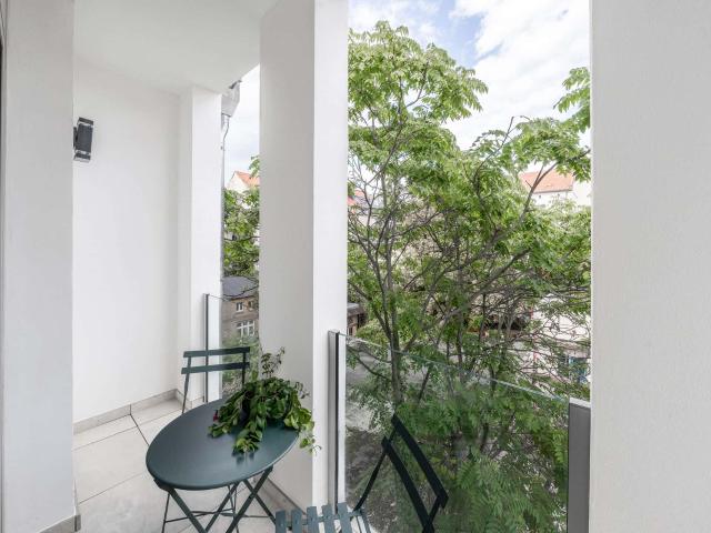 Penthouse Paradise: Luxury Two Bedroom with Rooftop in Berlin Mitte