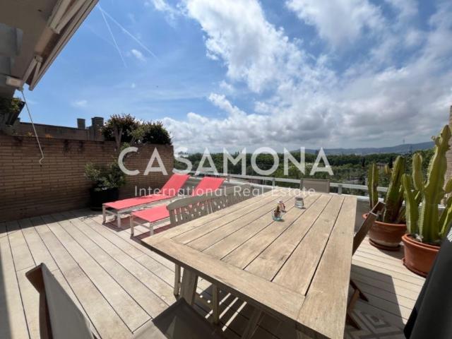 Penthouse with 70m² Private Terrace, 360 Degree Sea & City Views in Vila Olímpica