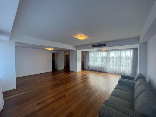 Penthouse with 2 bedrooms to rent in the Kiseleff area