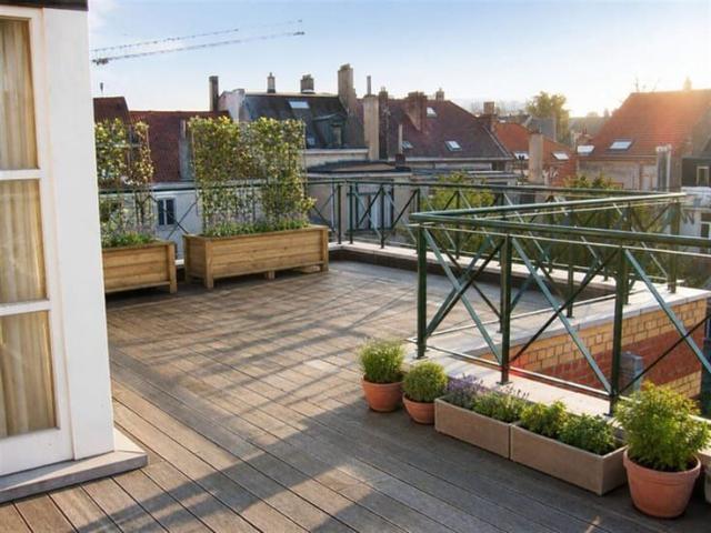 Penthouse with large terrace near Place Stephanie