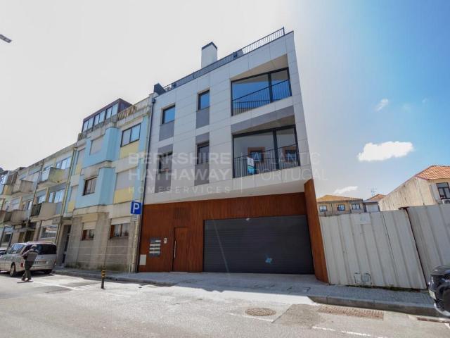 Penthouse T1 com Terraço Panorâmico Vila Nova de Gaia 85m² Oliveira Do Douro