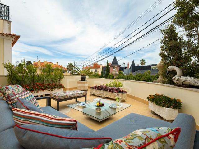 Penthouse T2+1 no Monte Estoril, vista mar