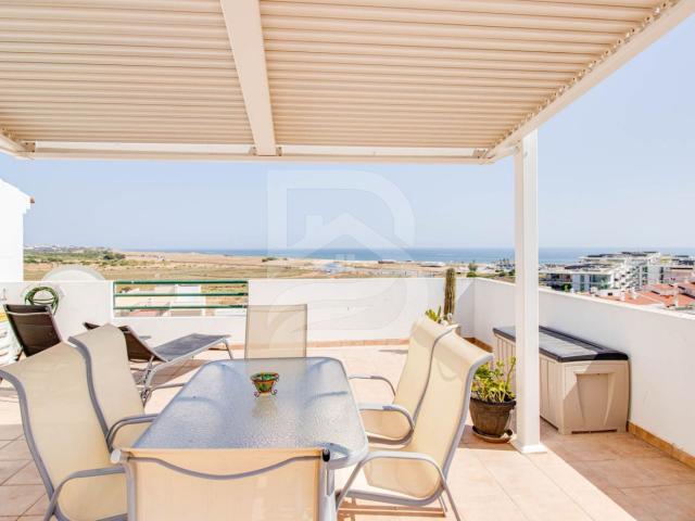 Penthouse T2 com Vista Mar e Terraço Privativo de 80m² Armação de Pêra