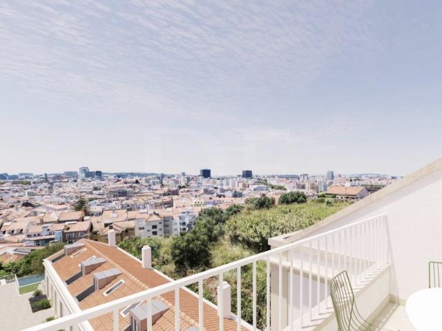 Penthouse T2 com vistas, terraço e piscina em Lisboa