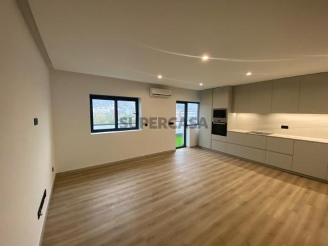 Penthouse T2 de Luxo com Terraço Panorâmico em Braga
