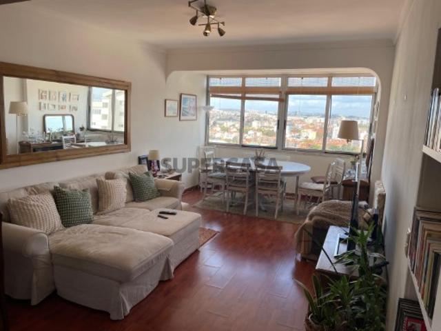 Penthouse T2 em Carcavelos e Parede