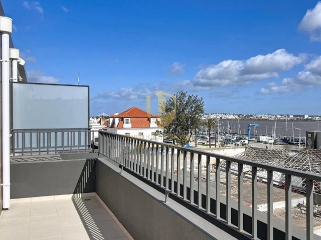 Penthouse T2 Exclusiva com Amplas Varandas e Vista Rio Vila Real de Santo António