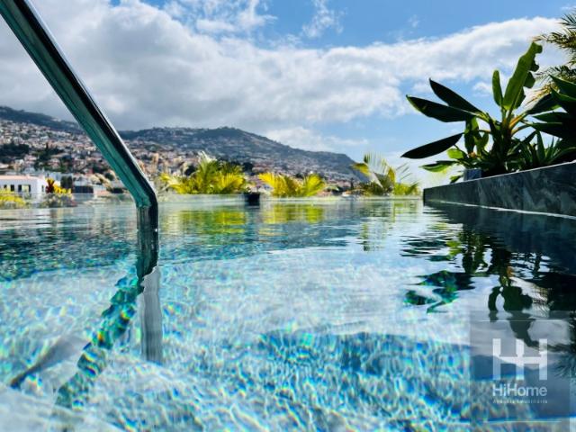 Penthouse T2 Savoy Residence Insular com piscina privativa no Funchal