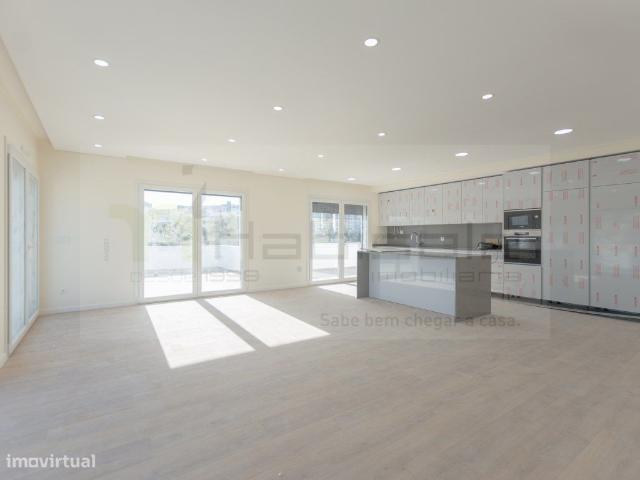 Penthouse T3+1 com terrao 63m2 e box para 3 viaturas em Odivelas