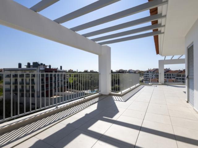 Penthouse T3 com excelente exposição solar na Ericeira