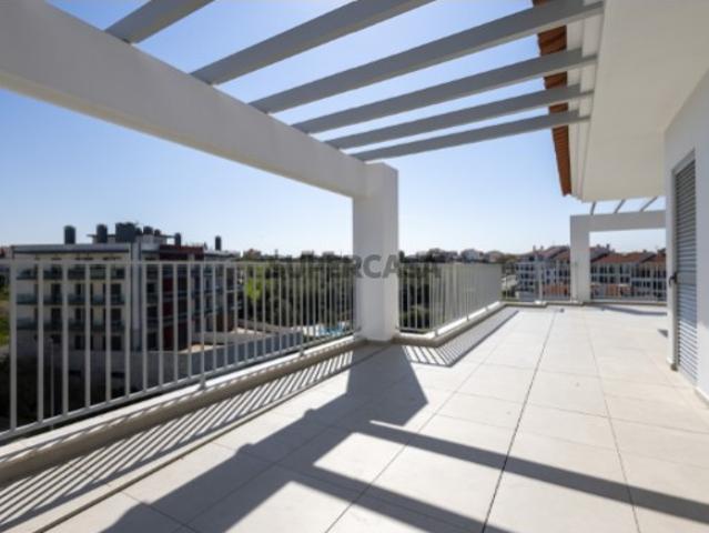 Penthouse T3 com excelente exposição solar na Ericeira