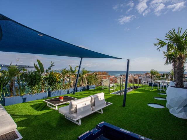 Penthouse T3 com Jacuzzi no Centro Histórico de Cascais