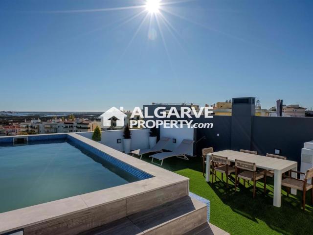 Penthouse T3 com Piscina Privativa e Vista Ria Formosa a est. 196m² Montenegro