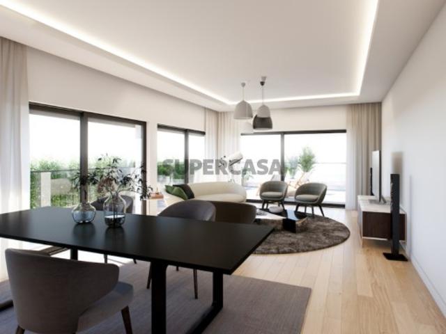 Penthouse T3 com terraço e estacionamento em Cacilhas, Almada