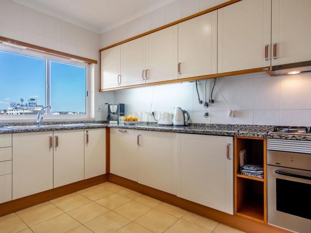 Penthouse T3 com Vista Mar com terraço 98m2, apenas 1km da praia, Albufeira