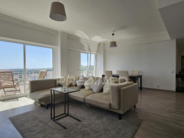 Penthouse T3 com Vista Espetacular para a cidade e rio, Carnaxide, Lisboa