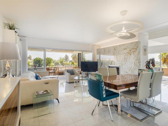Penthouse T3 com vistas espetaculares para o golfe e o mar e. 243m² Vilamoura