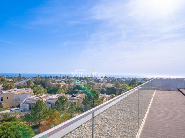 Penthouse T3 de luxo, com vista para o mar