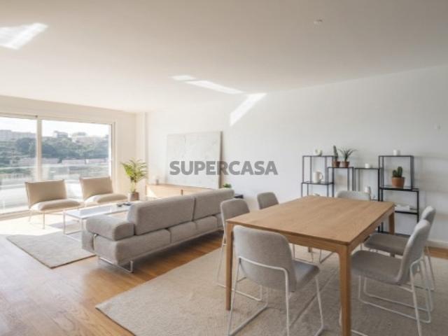 Penthouse T3 de Luxo com vistas desafogadas para o Rio Douro