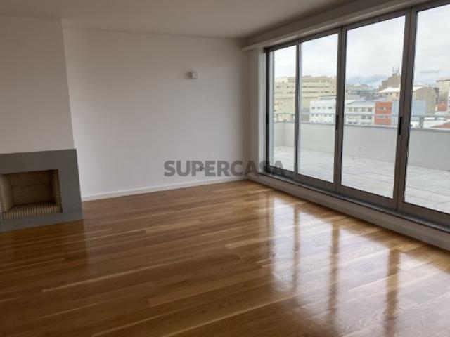 Penthouse T3 em Matosinhos com varandas