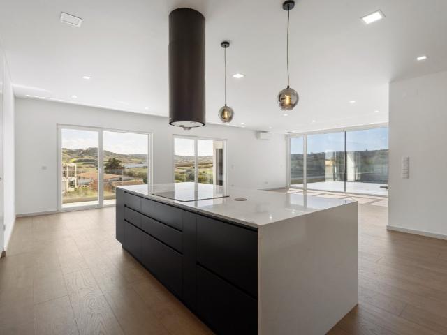 Penthouse T3 Luminosa, Confortável e Eficiente, perto das Pr. 175m² da Lourinhã e Atalaia