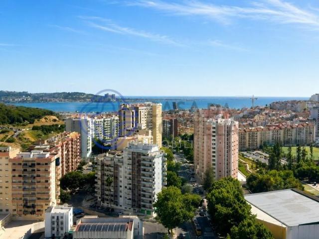 Penthouse T3 Exclusiva | Último Piso | Vista Panorâmica Permanente sobre o Rio Tejo | Miraflores