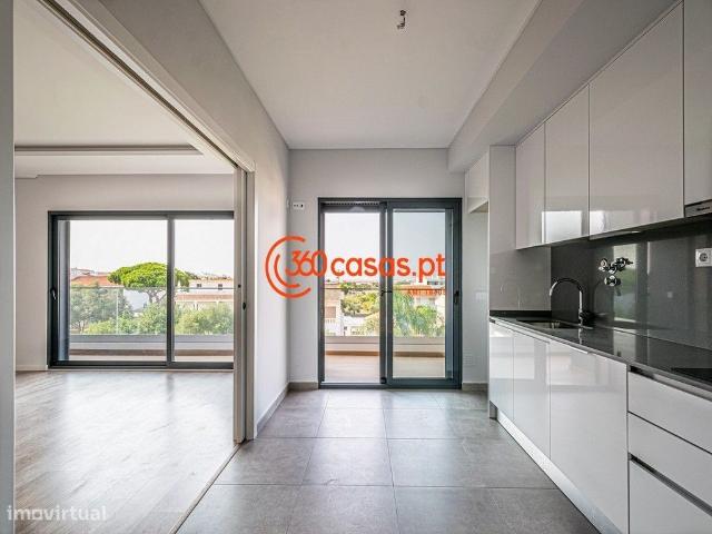 Penthouse T3 nova com terrao, garagem e arrecadao no Montenegro, Fa