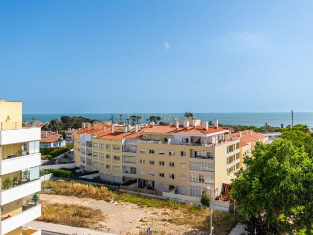 Penthouse T3 + Sótão 2 divisões com Vista Mar, nos Jardins da Parede