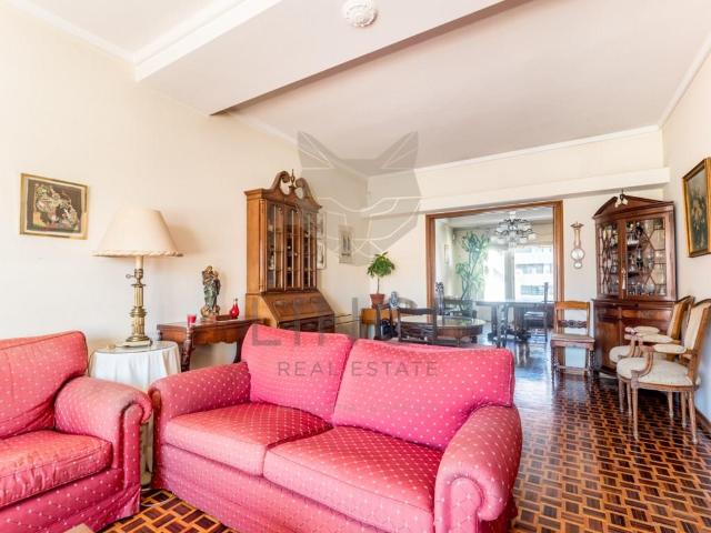 Penthouse T4+1 com 3 varandas e 2 lugares de garagem, próxim. 0m² Avenidas novas