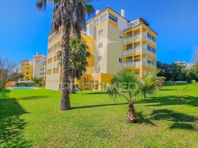 Penthouse T4 com Piscina, garagem e Vista Mar a apenas 300metros do Mar