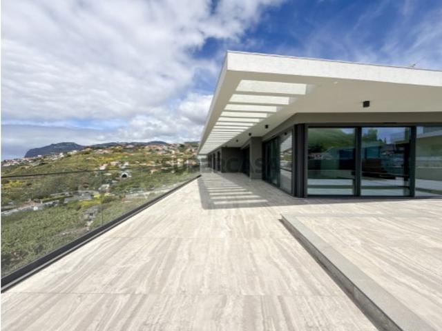 Penthouse T4 com piscina privativa no Amparo, Funchal