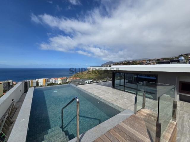 Penthouse T4 com piscina privativa onde o Céu toca o Atlântico