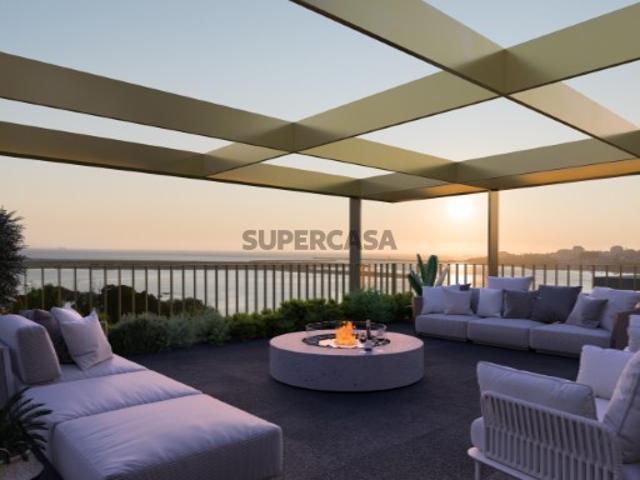 Penthouse T4, com Terraço e Jacuzzi, no 6º Andar com vistas para o Rio Douro