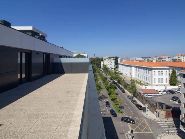 Penthouse T4 com Terraço na Avenida da Boavista