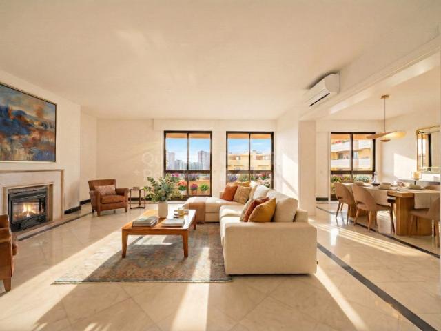 Penthouse T4 com varanda e estacionamento nas Laranjeiras