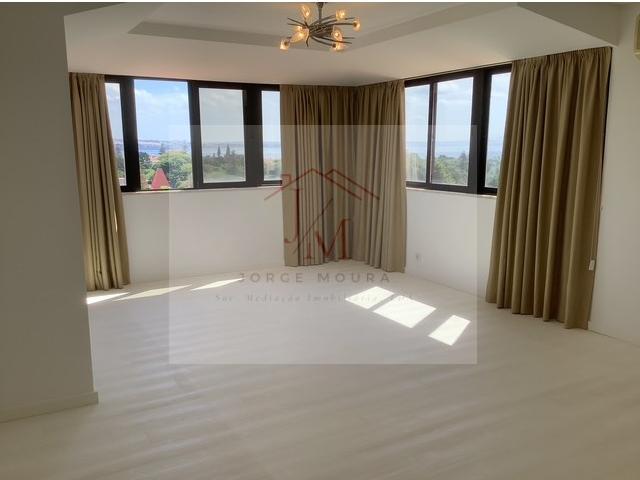 Penthouse T4 com Vista Mar | Gandarinha | Cascais | Garagem Box