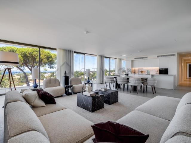 Penthouse T4 de Luxo com Rooftop Privado, Piscina e Cozinha Exterior em Carvoeiro
