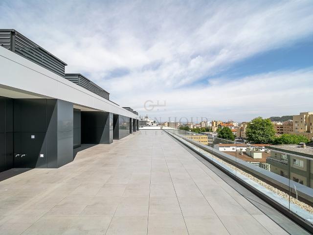 Penthouse T4 de Luxo em Vila Nova de Gaia | Golden Hour Real. 708m² Oliveira Do Douro