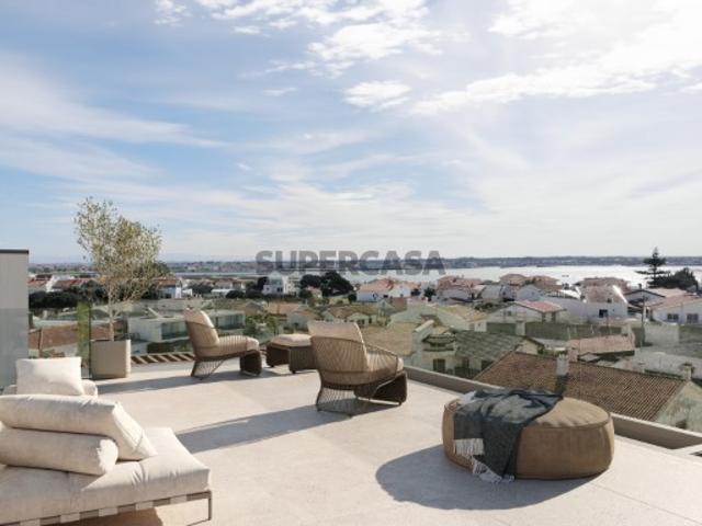 Penthouse T4 duplex novo com terraço na praia da Barra