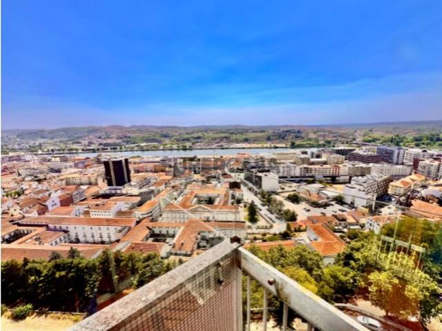Penthouse T4 Duplex com 9 Quartos na Conchada 300m² no Centro de Coimbra com Rentabilidade +8%
