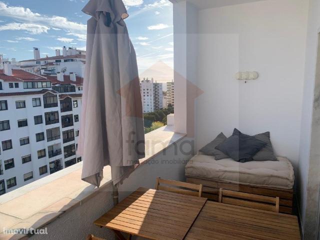 Penthouse T4 duplex com 193 m2 nos Jardins do Buzano, Parede