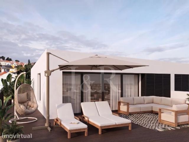 Penthouse T4 duplex com terraços e estacionamento em Caxias
