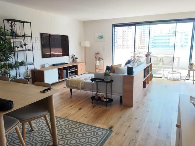 Penthouse/Cobertura T4 | Terraço | para comprar e Vila Nova. 152m² Oliveira do douro