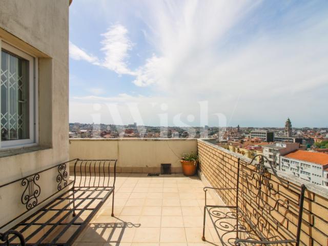 Penthouse T6 com Terraço e Vista Mar Exclusividade no Centro do Porto com Elevado Potencial de Rentabilidade