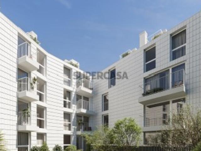 Penthouse T6 com terraços, varandas e estacionamento
