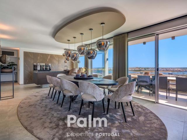 Penthouse T6 com Vistas Panorâmicas & Jacuzzi | Marina de Portimão